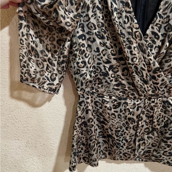 Authentic NWT Walter Baker Liora Peplum Top in jaguar animal print medium - Picture 7 of 9